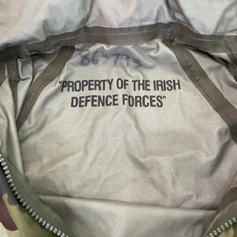 Irish DPM GORE TEX rain jacket with hood inside