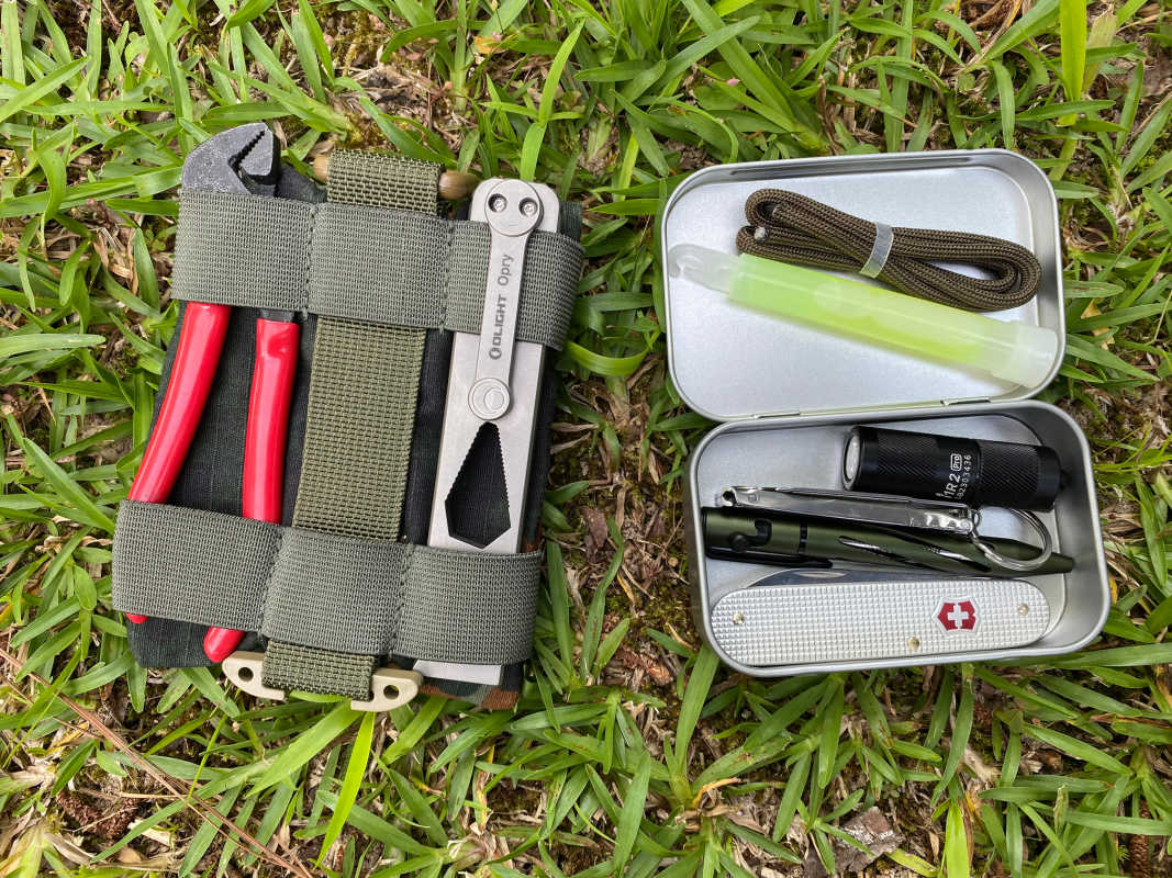 Off-Trayals EDC Pouch Capabilities with stocked items